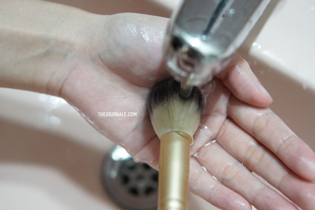 Cara Gampang Cuci Brush Make Up